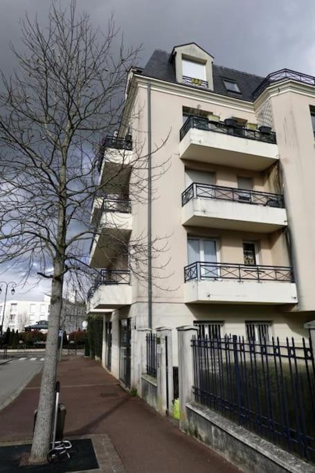 Duplex Art Place, Olympics 2024 Les Clayes-Sous-Bois Luaran gambar
